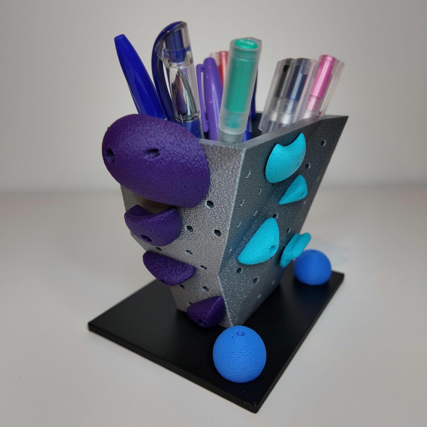 Pen Holder Bouldering Style
